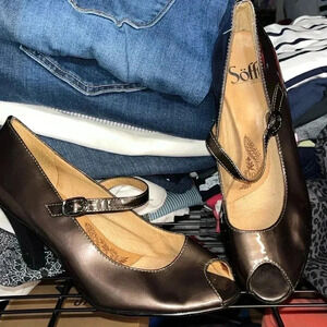 Sofft Patent Pewter Peep toe Mary Jane Shoes heels